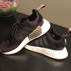 LIKE NEW Adidas NMD R1